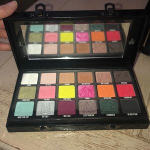 Controversy Palette by ShanexJeffree